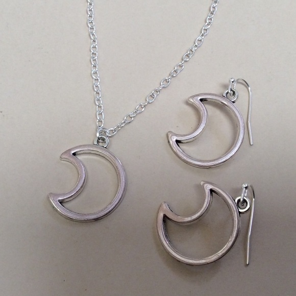 New Set of Moon Silver Plated Necklace & Earrings - Picture 4 of 6